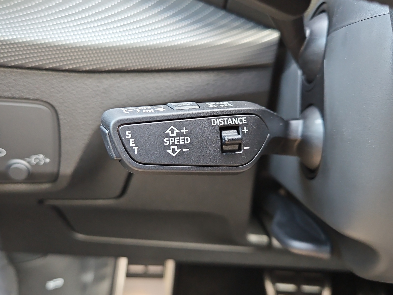 AUDI Q2 35 TFSI S line S-tronic-image-10
