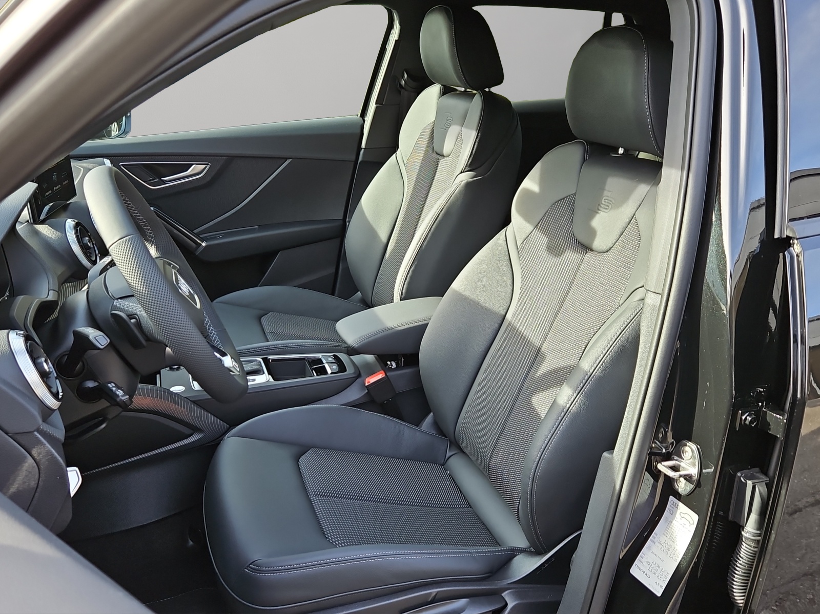 AUDI Q2 35 TFSI S line S-tronic-image-5