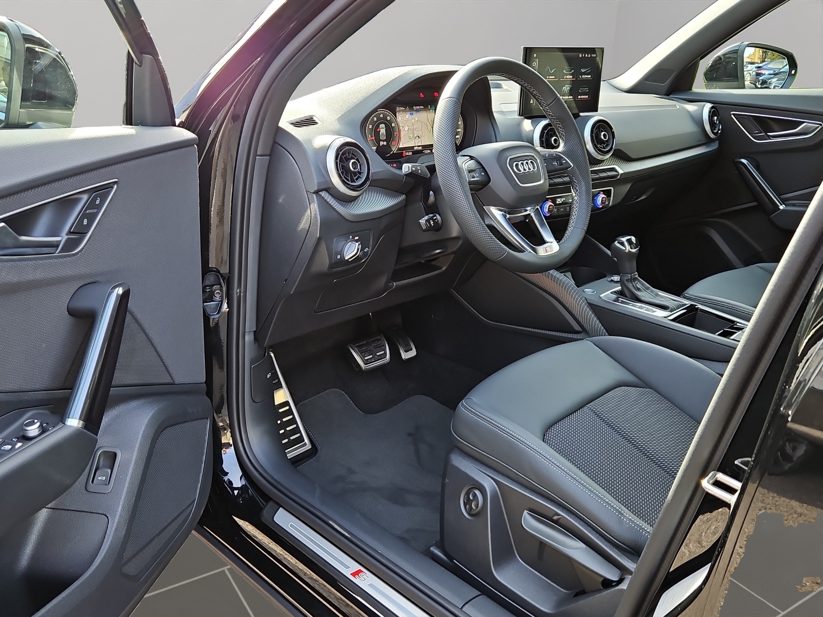 AUDI Q2 35 TFSI S line S-tronic-image-4