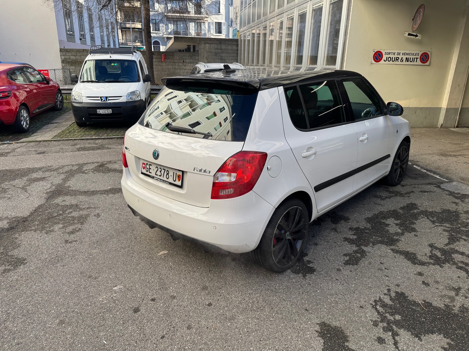 SKODA Fabia 1.4 TSI RS DSG-image-2