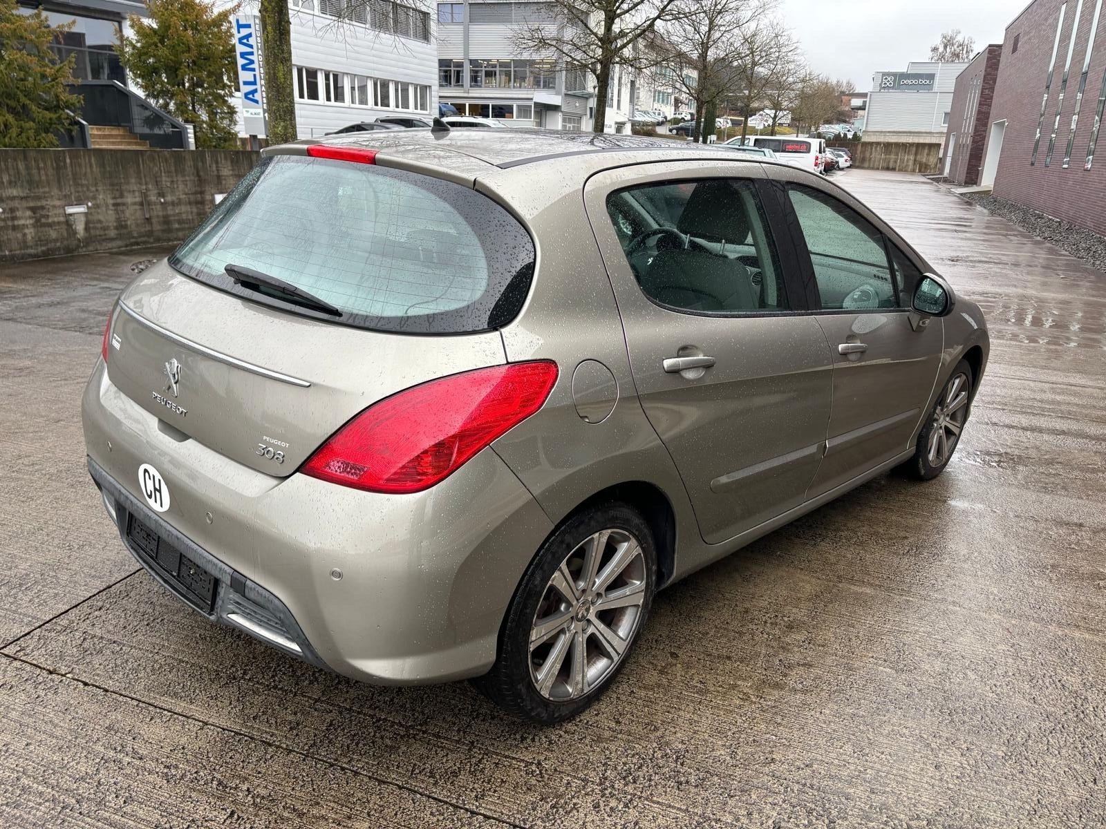PEUGEOT 308 1.6 16V Turbo Swiss Edition-image-4