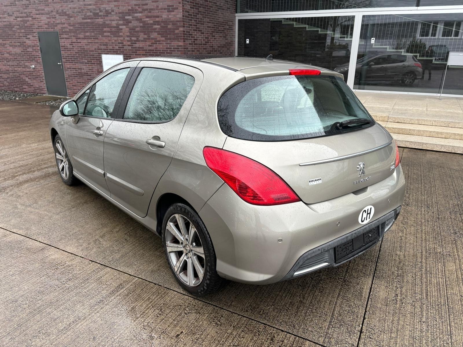 PEUGEOT 308 1.6 16V Turbo Swiss Edition-image-2
