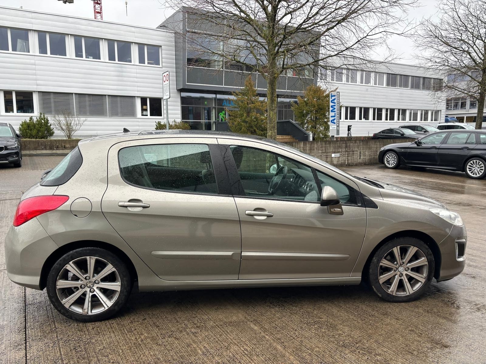 PEUGEOT 308 1.6 16V Turbo Swiss Edition-image-5