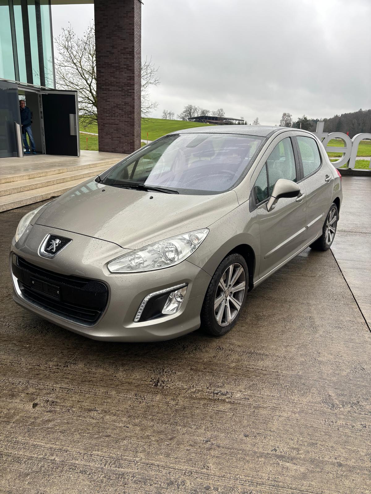 PEUGEOT 308 1.6 16V Turbo Swiss Edition-image-1