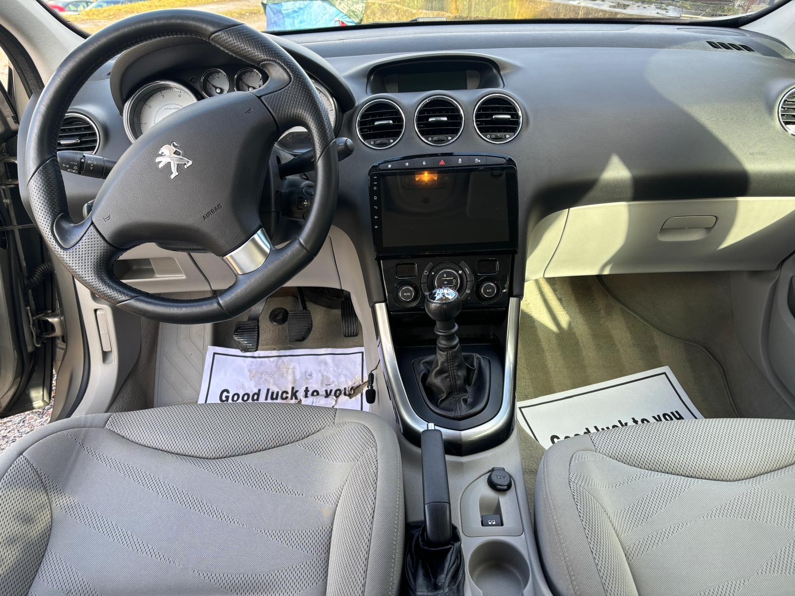 PEUGEOT 308 1.6 16V Turbo Swiss Edition-image-9