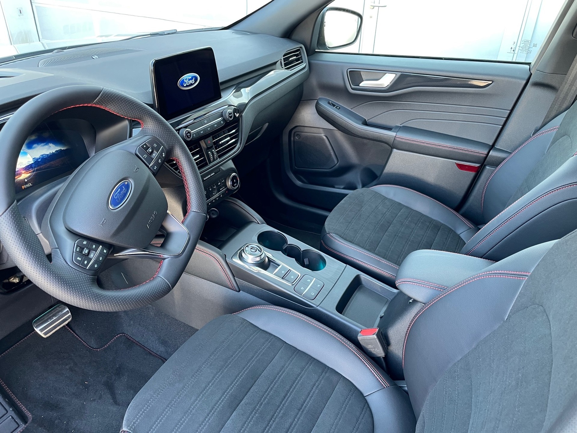 FORD Kuga 2.5 Plug-in Hybrid ST-Line X-image-8