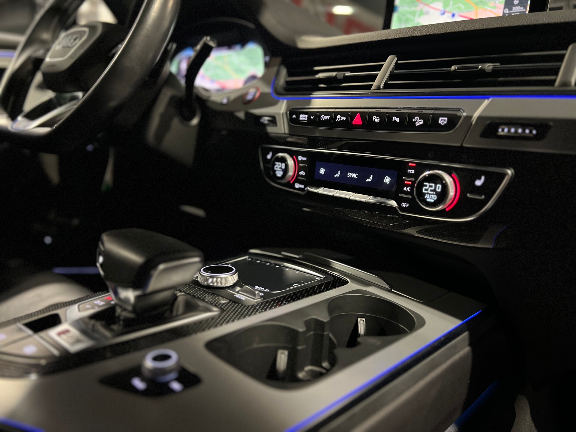 AUDI SQ7 4.0 TDI quattro tiptronic-image-17