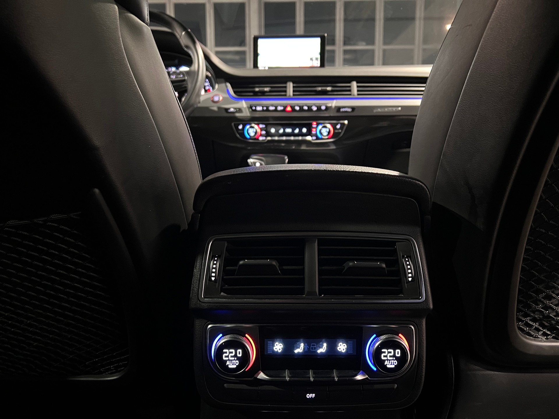 AUDI SQ7 4.0 TDI quattro tiptronic-image-25