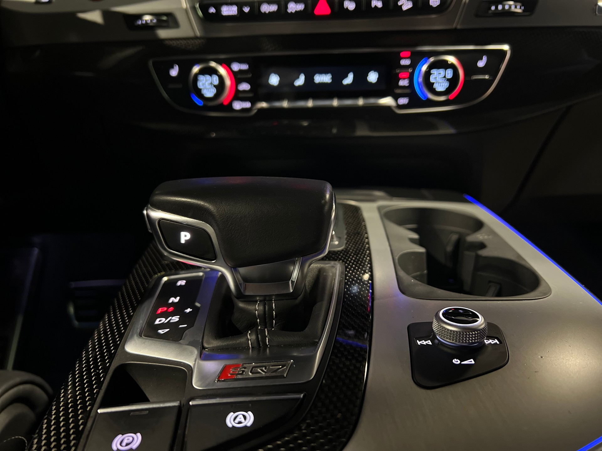 AUDI SQ7 4.0 TDI quattro tiptronic-image-18