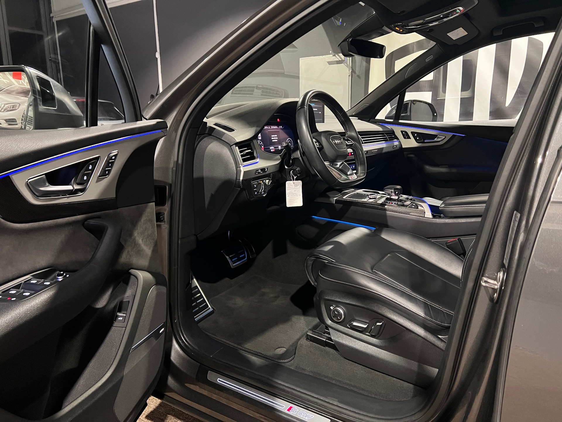AUDI SQ7 4.0 TDI quattro tiptronic-image-11