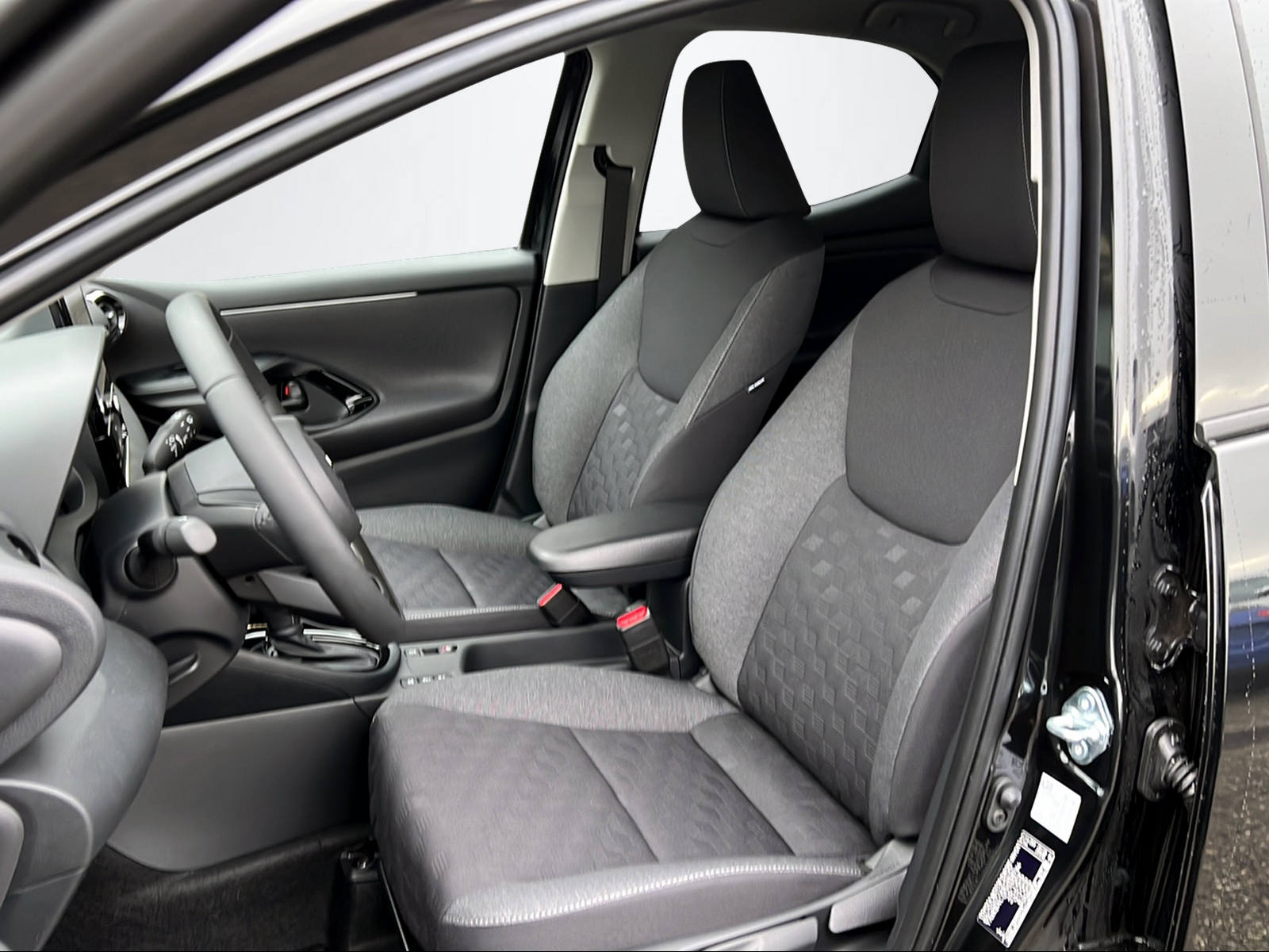 TOYOTA Yaris 1.5 VVT-i HSD Trend-image-14