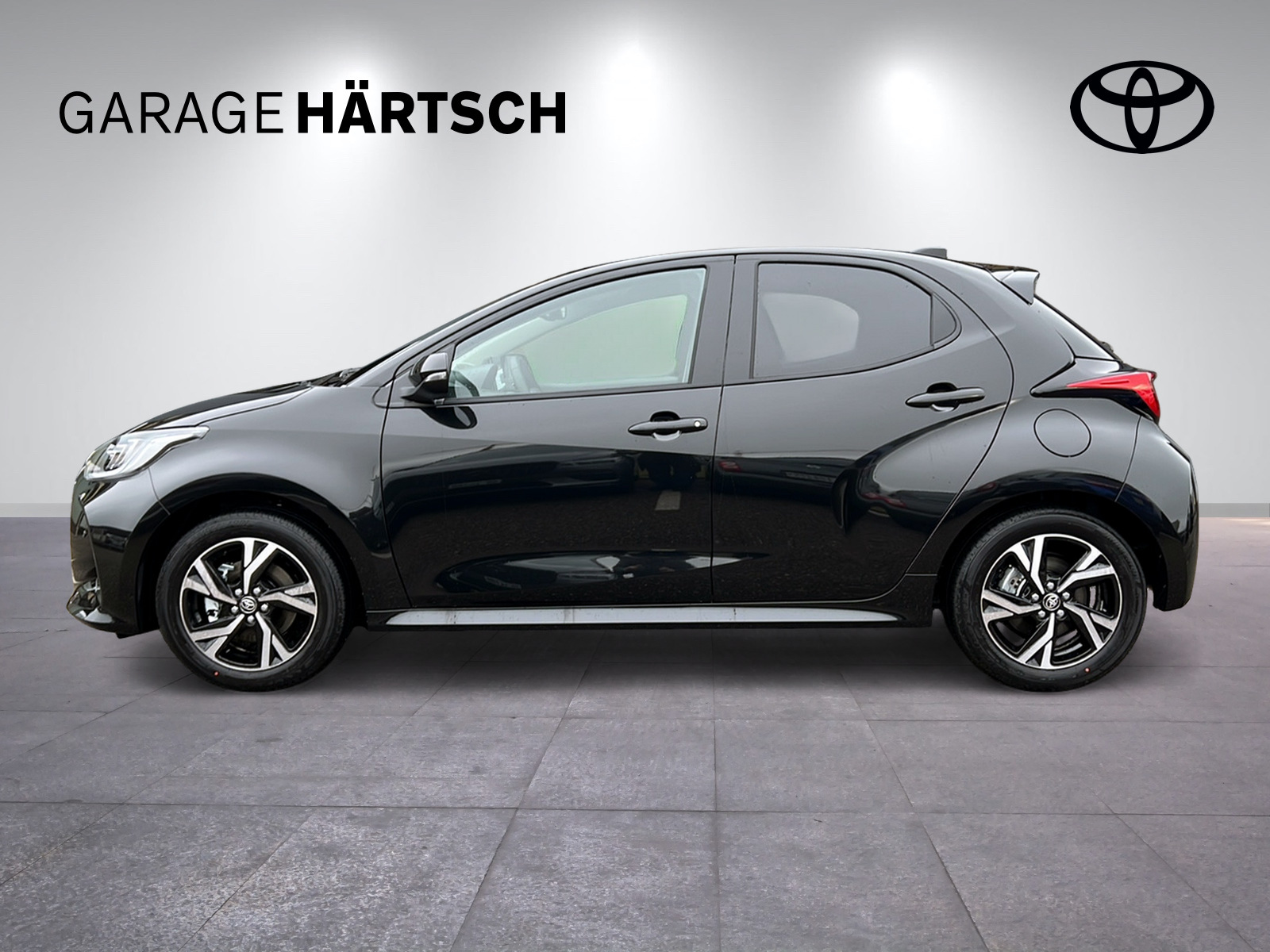 TOYOTA Yaris 1.5 VVT-i HSD Trend-image-1