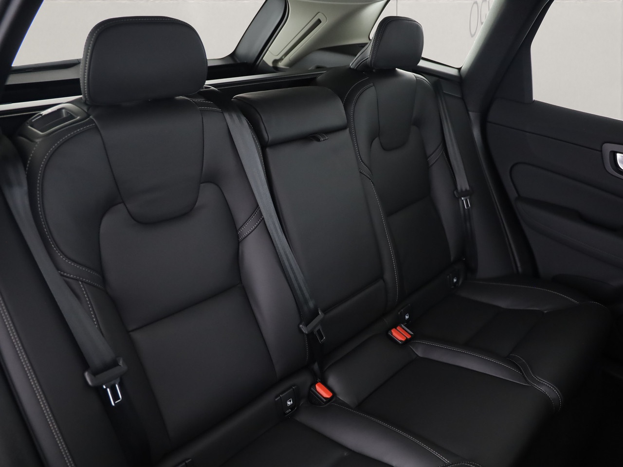 VOLVO XC60 2.0 T6 TE Ultra Bright eAWD-image-3