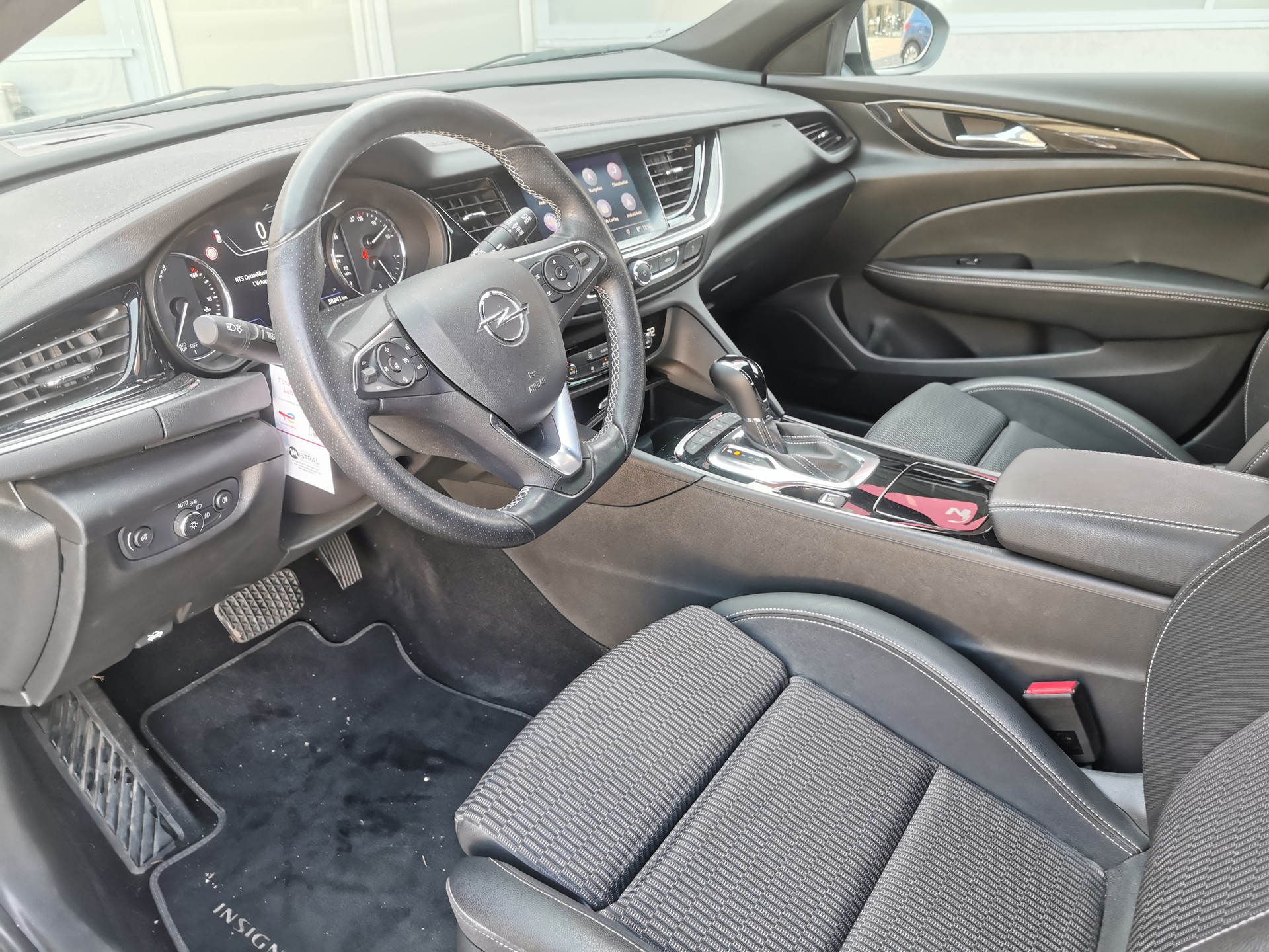 OPEL Insignia 1.6 T Sports Tourer Excellence Automatic-image-2
