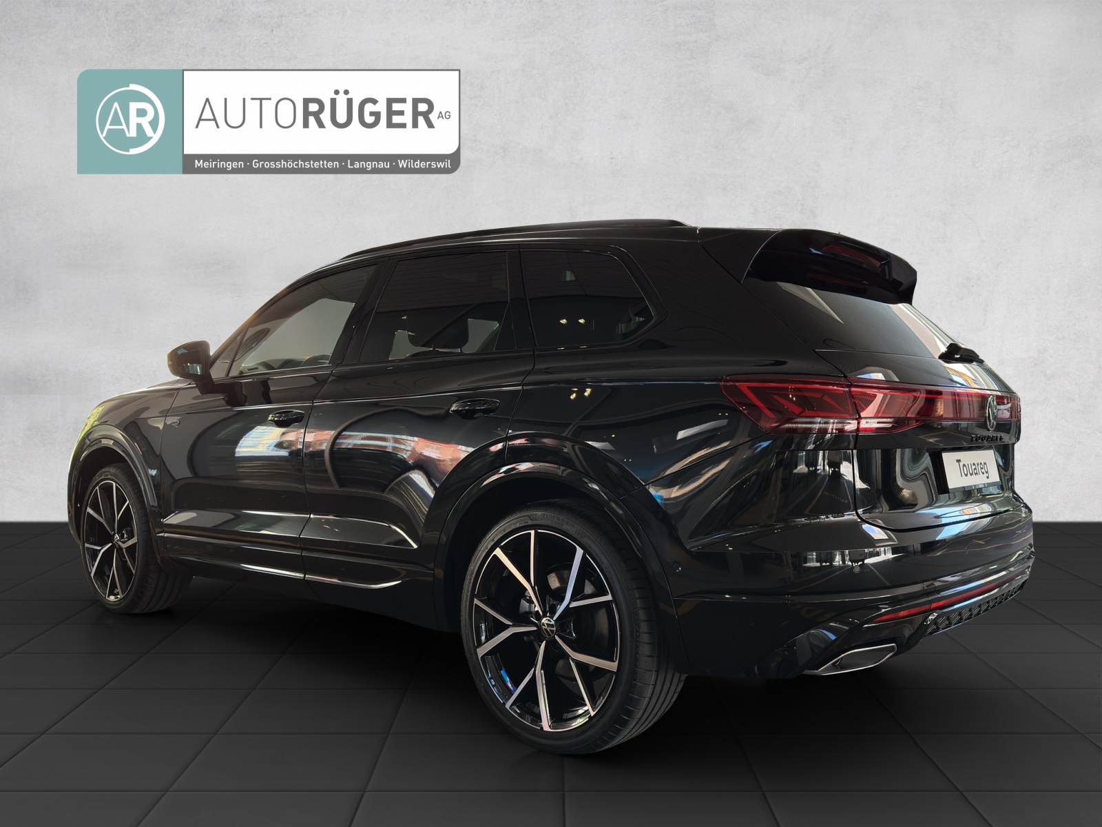 VW Touareg 3.0 TDI R-Line Tiptronic-image-3