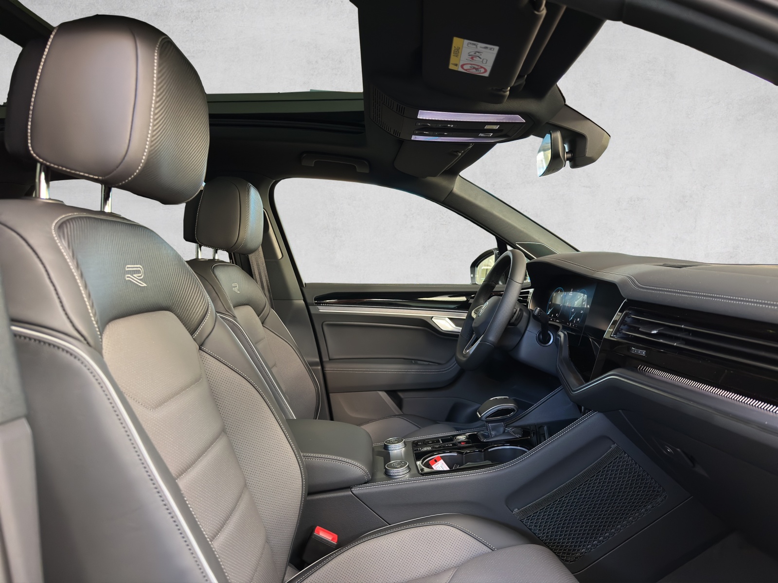 VW Touareg 3.0 TDI R-Line Tiptronic-image-9
