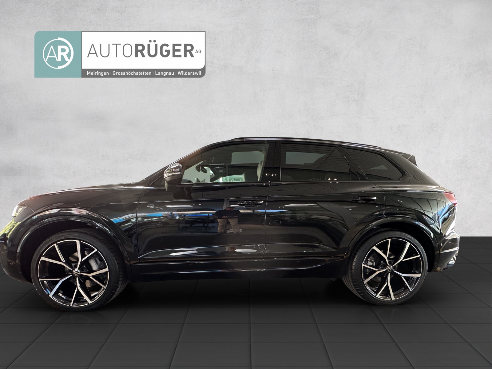 VW Touareg 3.0 TDI R-Line Tiptronic-image-2