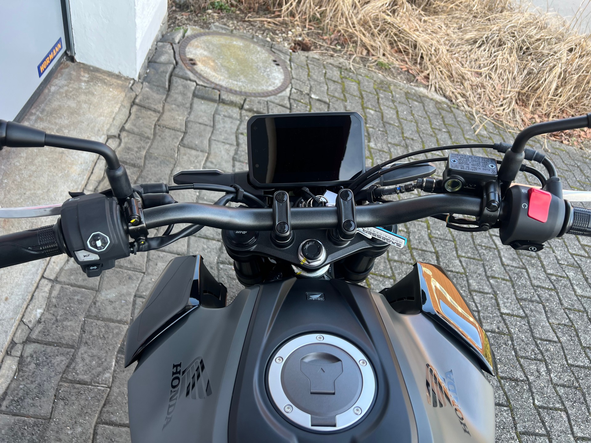 HONDA CB 125 R-showroom-element-3