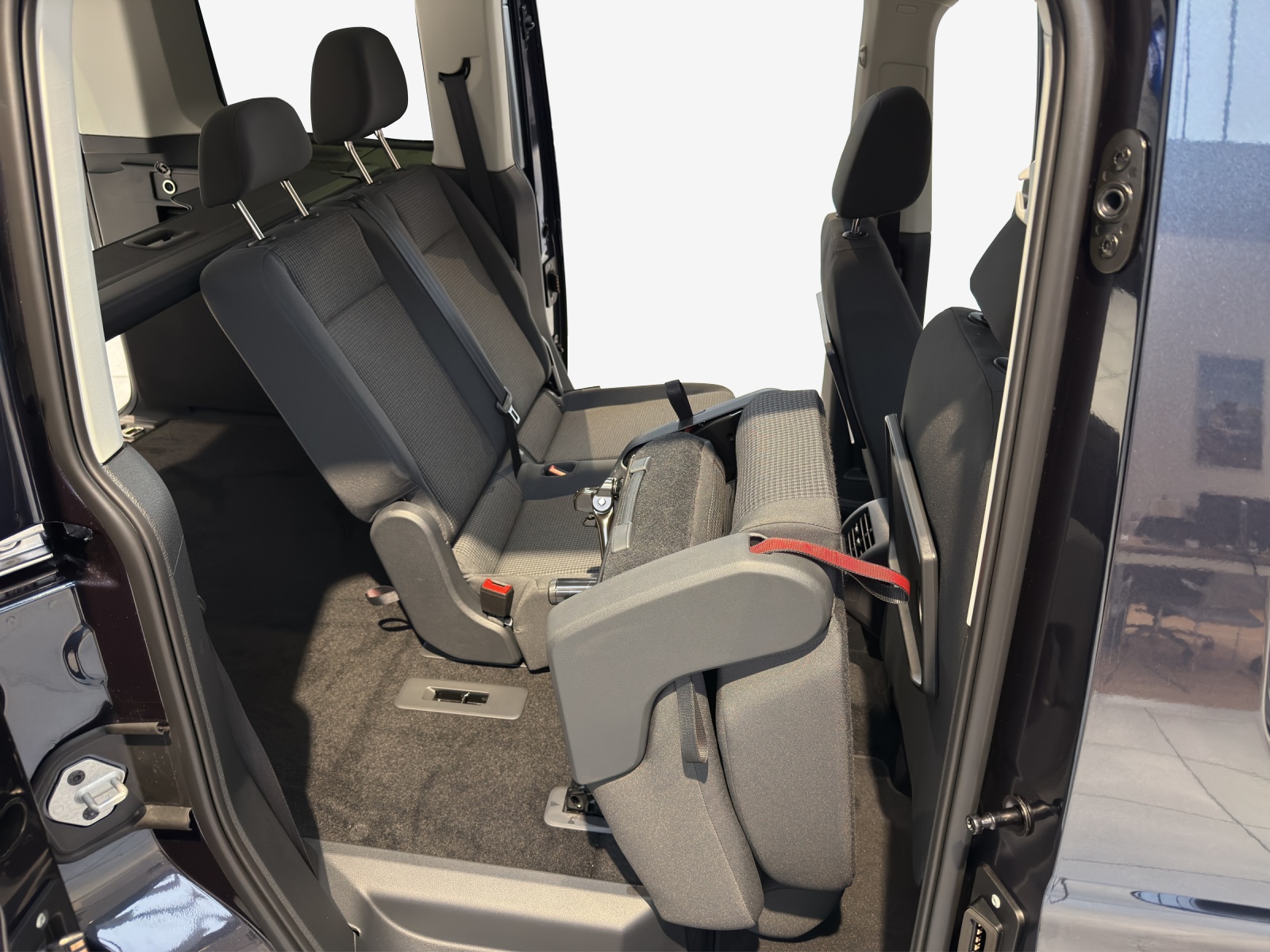 VW Caddy 2.0 TDI Liberty DSG-image-13