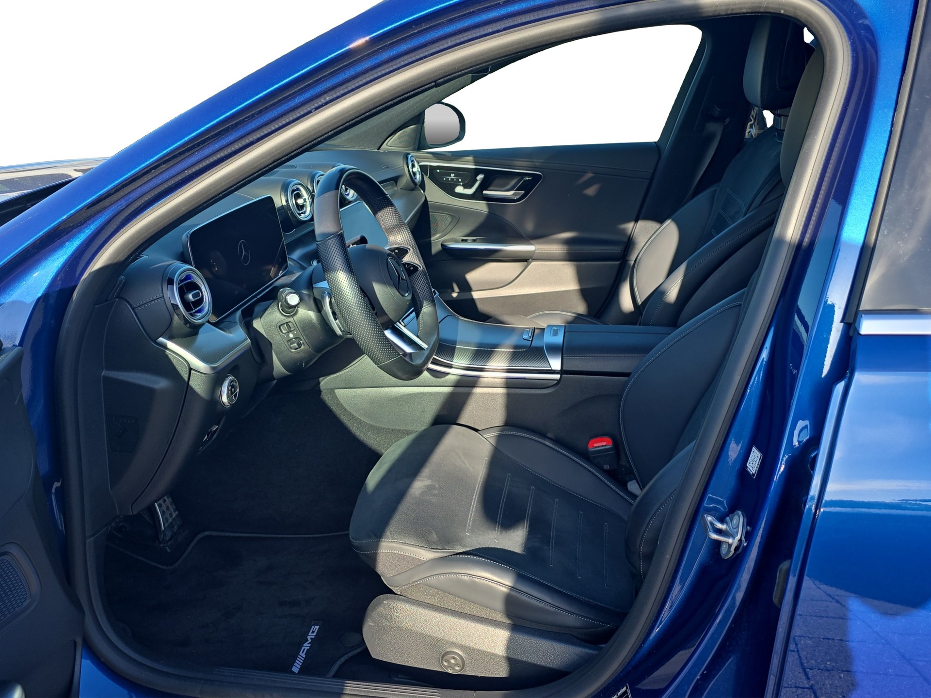 MERCEDES-BENZ C 300 d 4Matic AMG Line-image-6