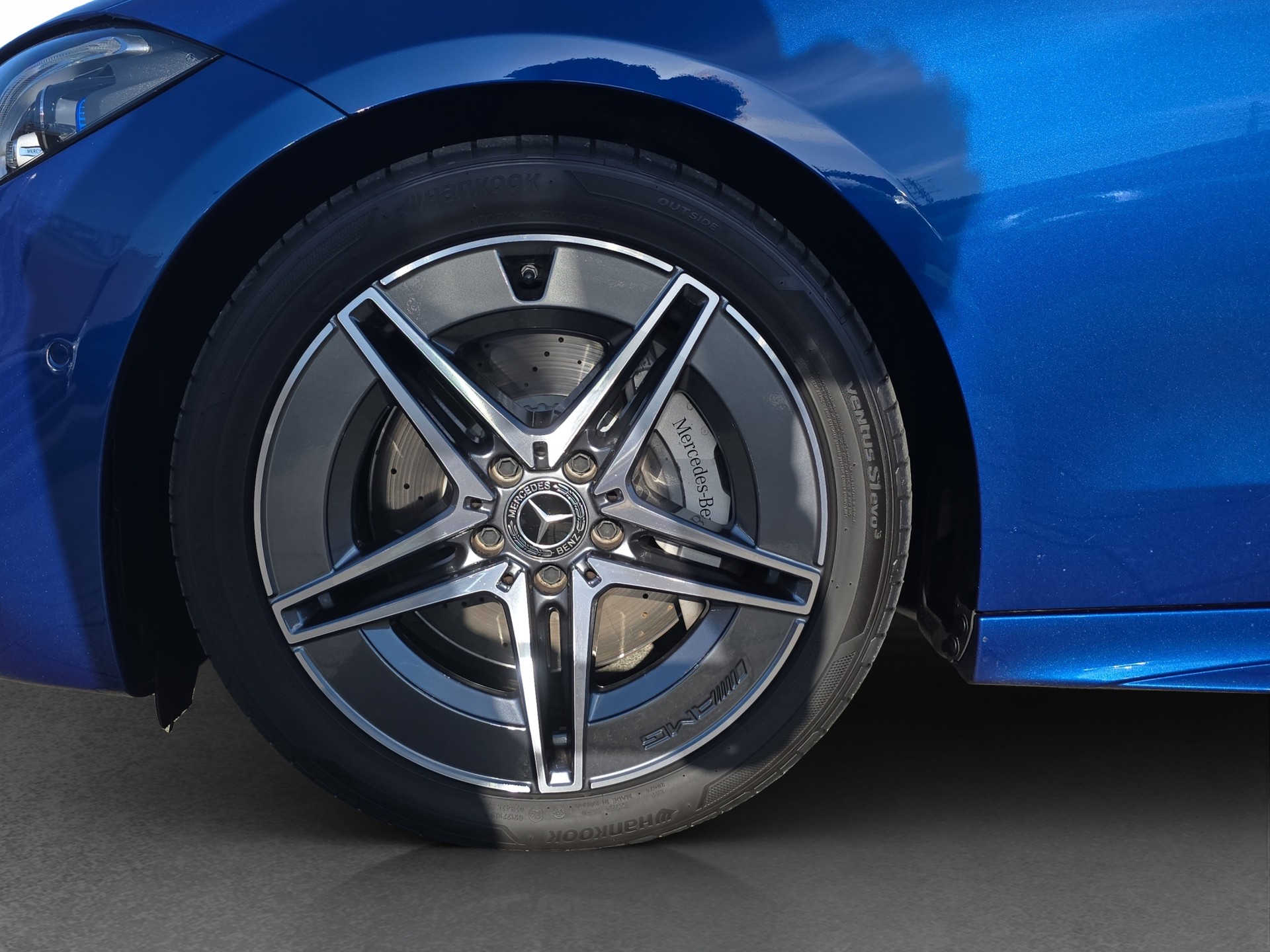 MERCEDES-BENZ C 300 d 4Matic AMG Line-image-10