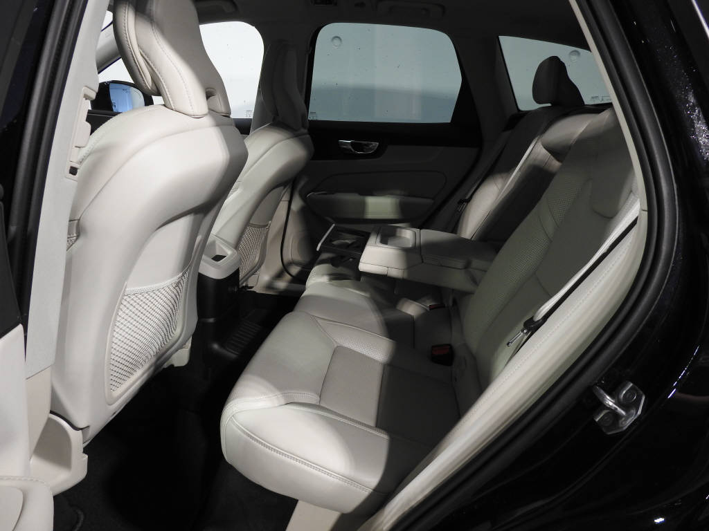 VOLVO XC60 2.0 T8 TE Inscription eAWD-image-1