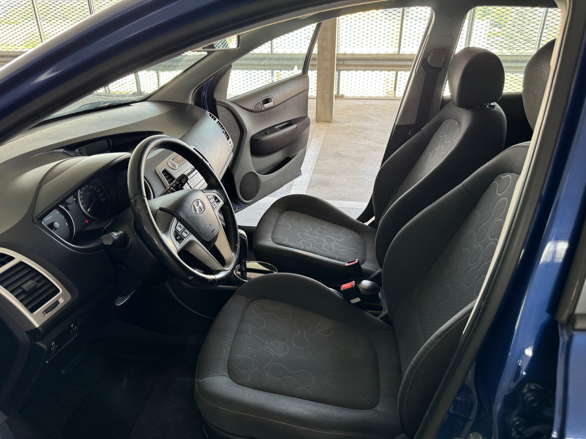 HYUNDAI i20 1.4 Style Automatic-image-9