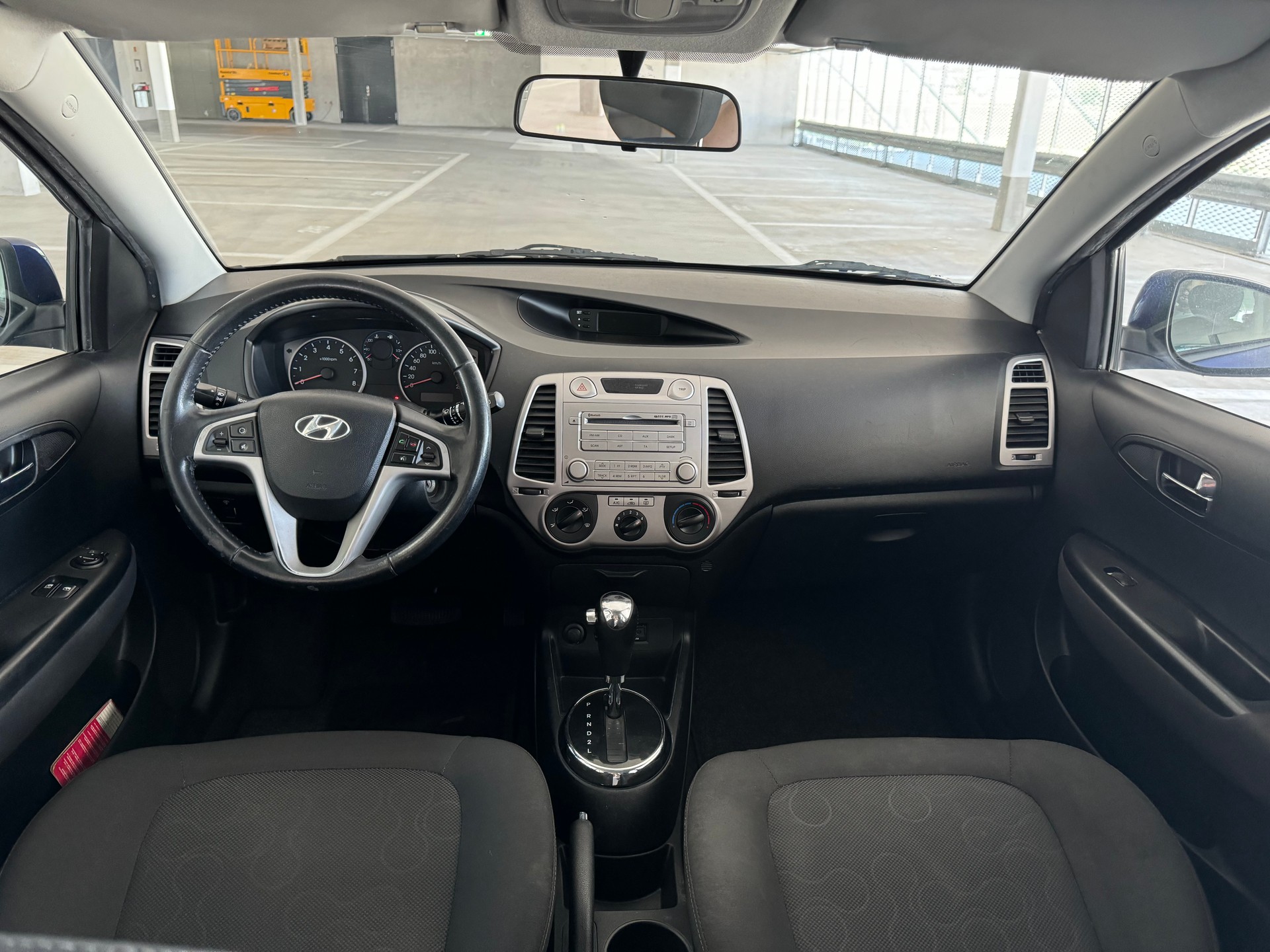 HYUNDAI i20 1.4 Style Automatic-image-8