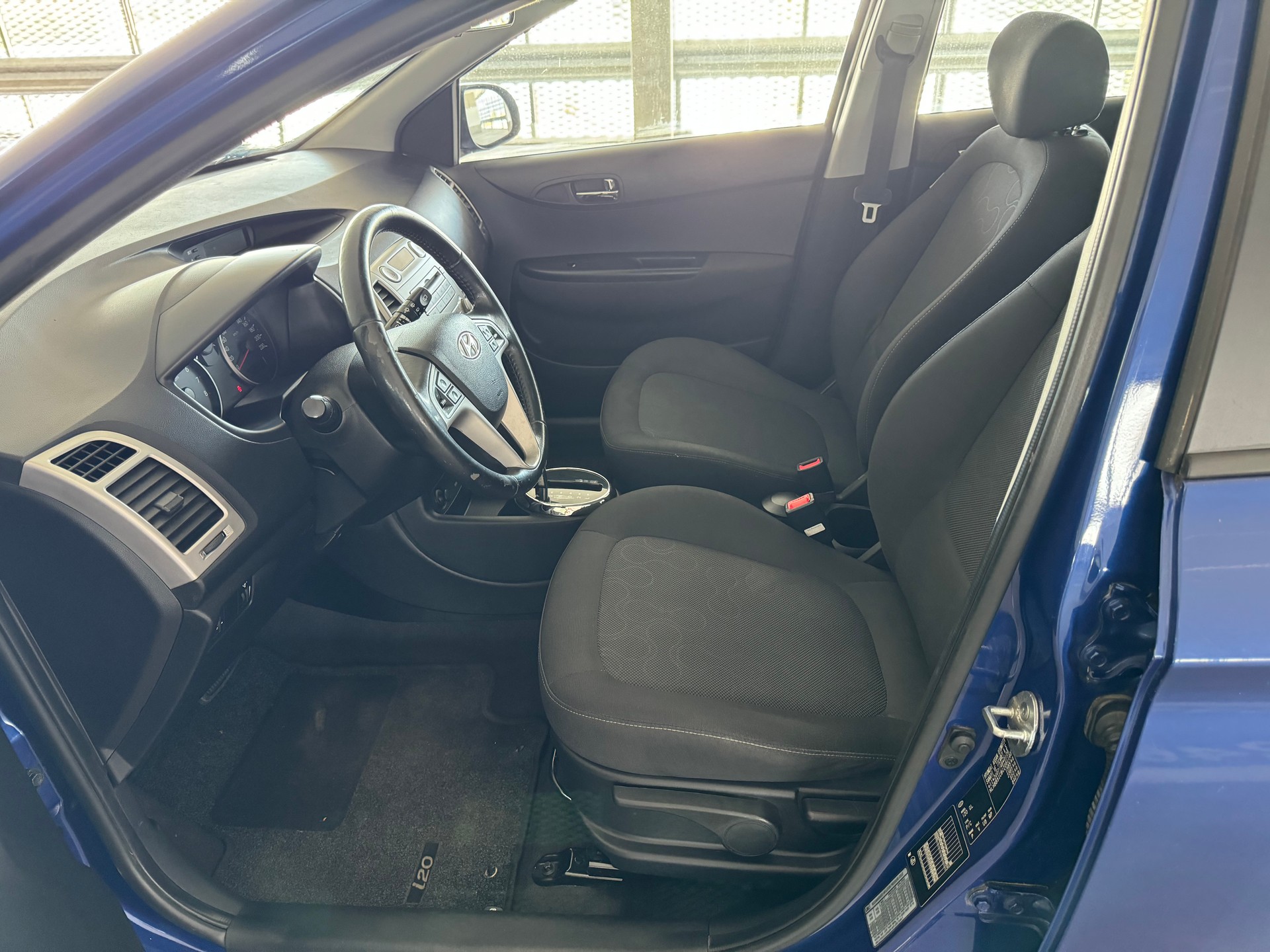 HYUNDAI i20 1.4 Style Automatic-image-11