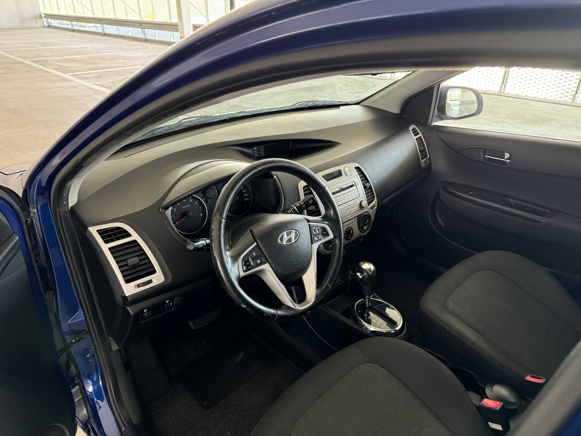 HYUNDAI i20 1.4 Style Automatic-image-12