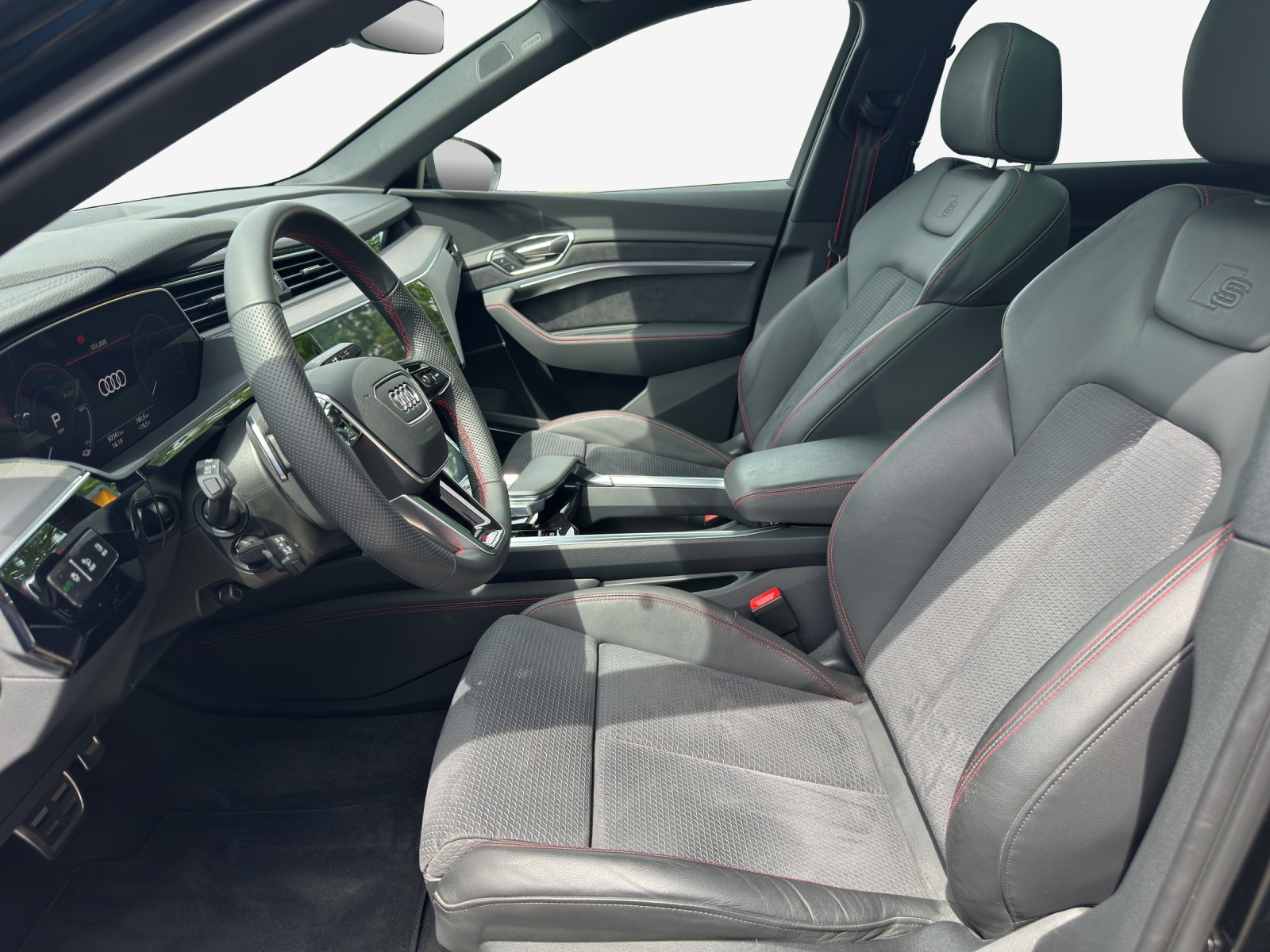 AUDI Q8 Sportback 55 e-tron Black Edition quattro-image-8