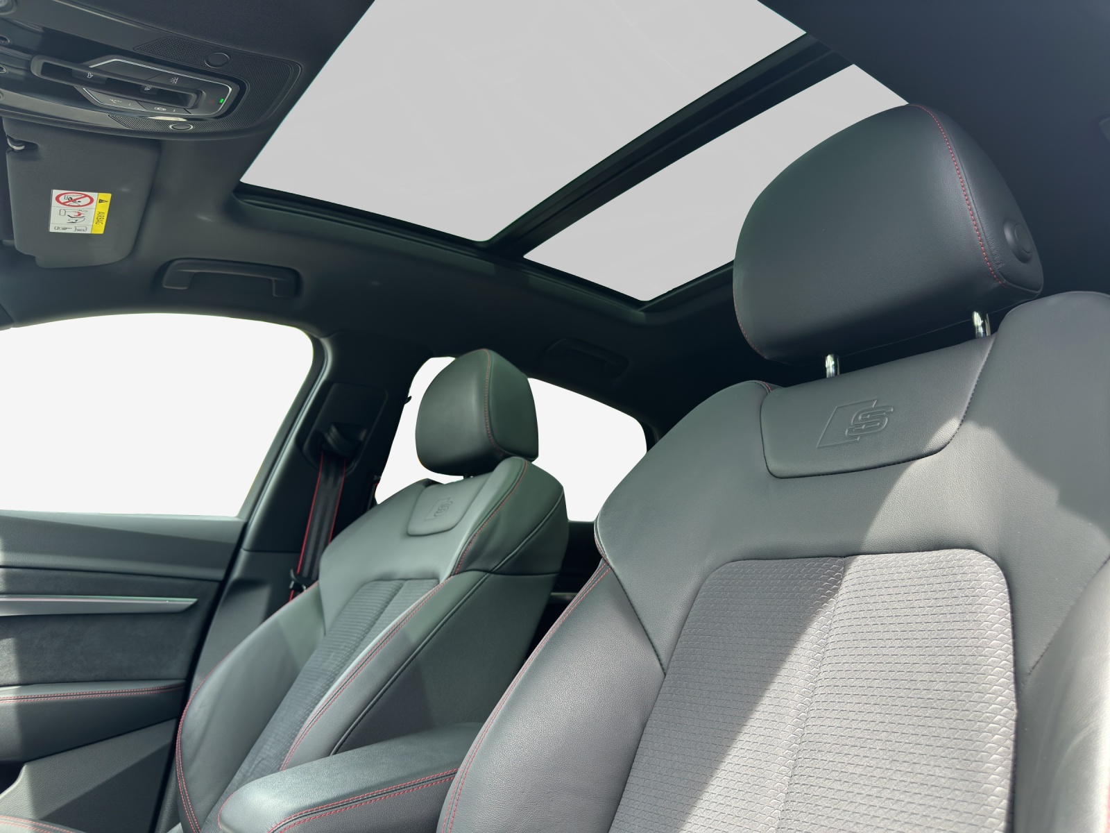 AUDI Q8 Sportback 55 e-tron Black Edition quattro-image-16