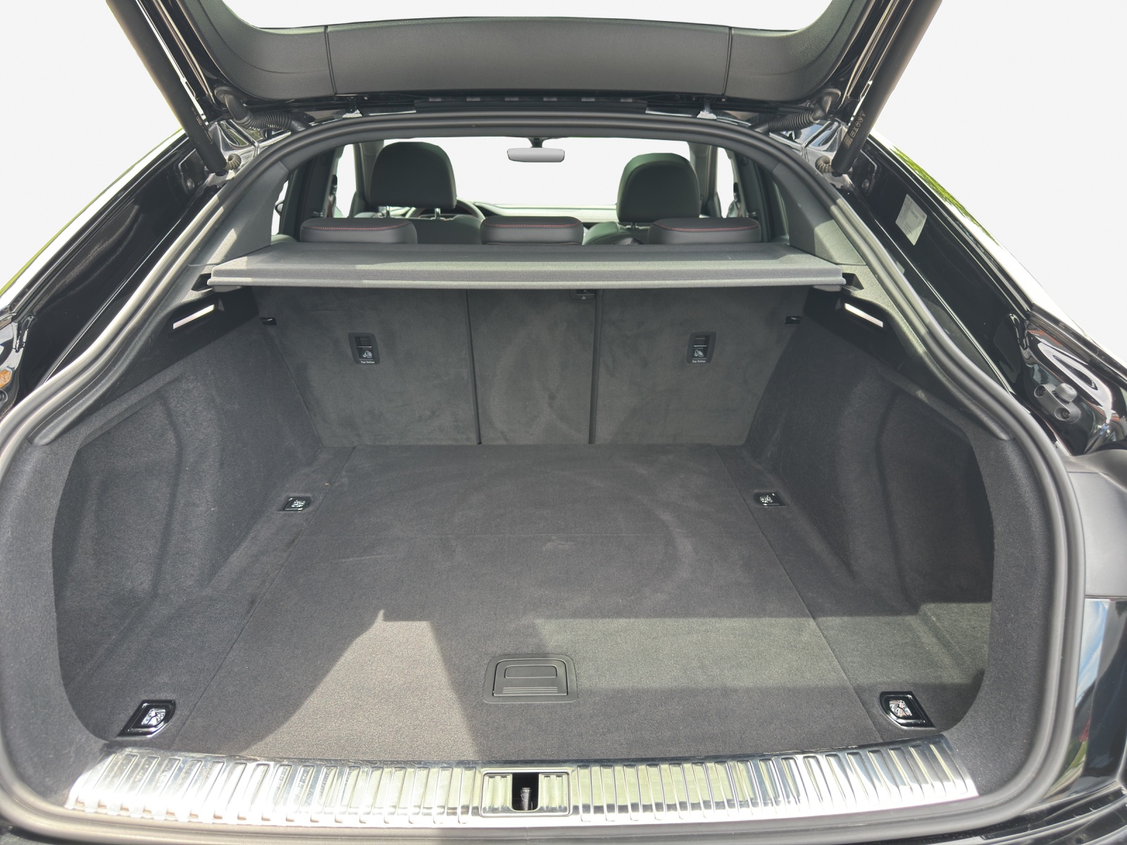 AUDI Q8 Sportback 55 e-tron Black Edition quattro-image-13