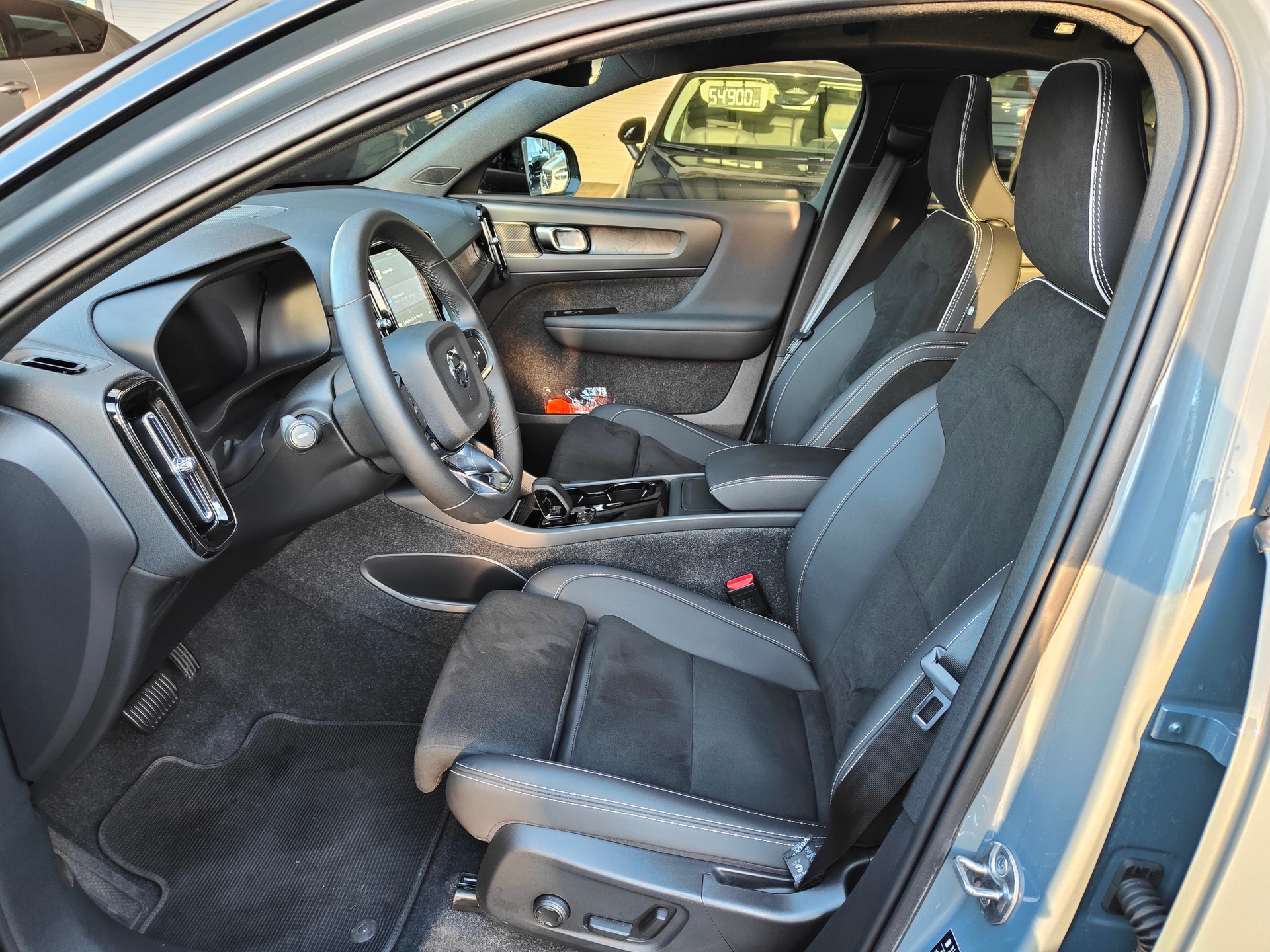 VOLVO C40 Recharge Twin-image-7