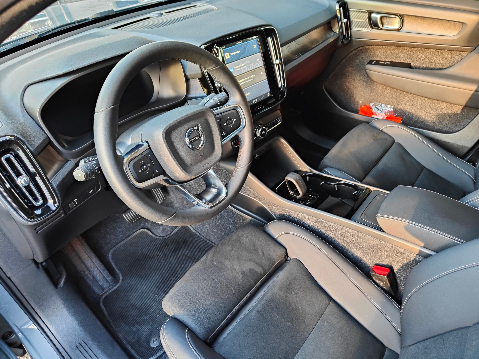 VOLVO C40 Recharge Twin-image-8