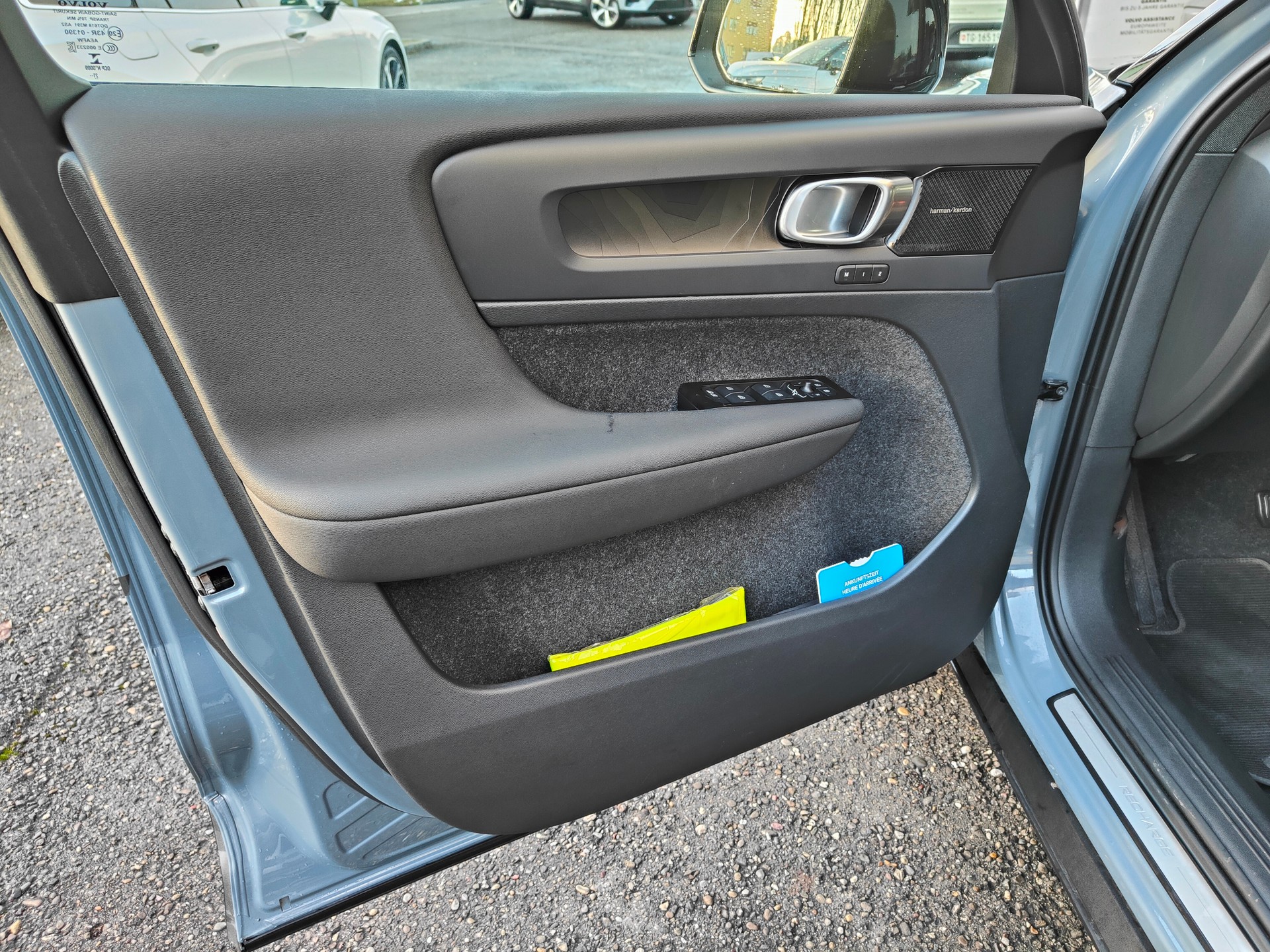 VOLVO C40 Recharge Twin-image-6