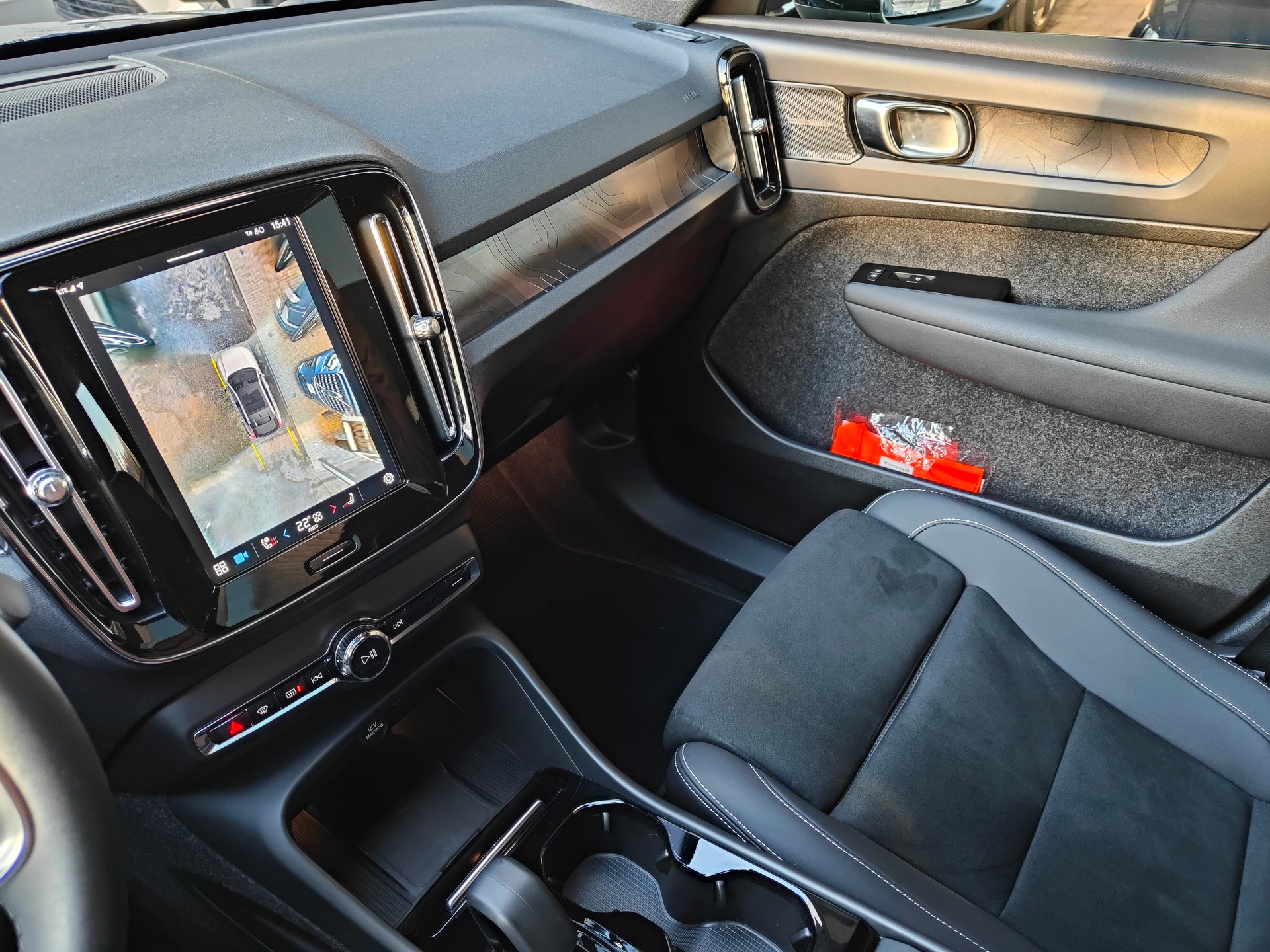 VOLVO C40 Recharge Twin-image-11