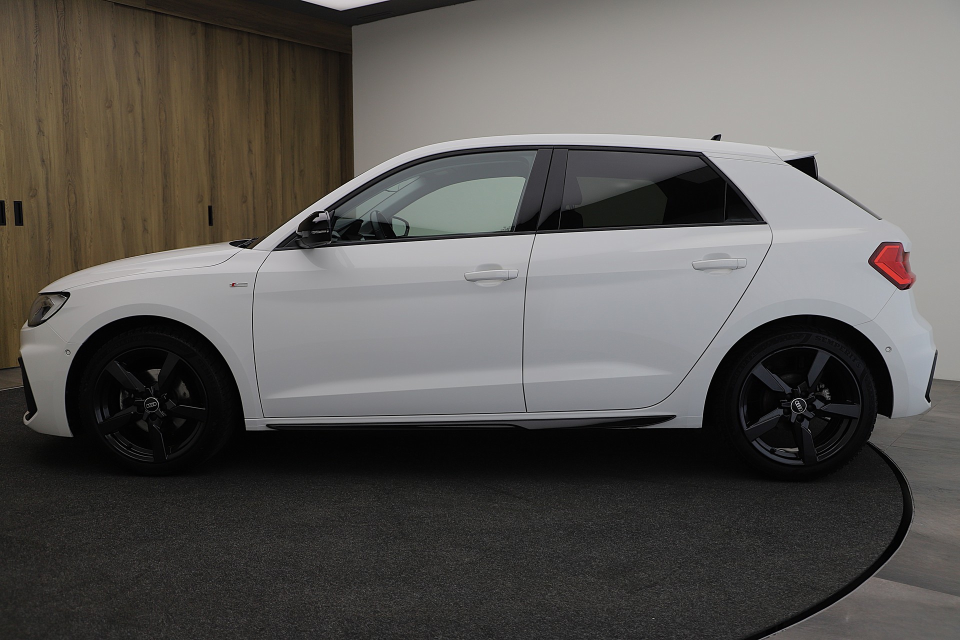 AUDI A1 Sportback 30 TFSI S Line Attraction S-tronic-image-2