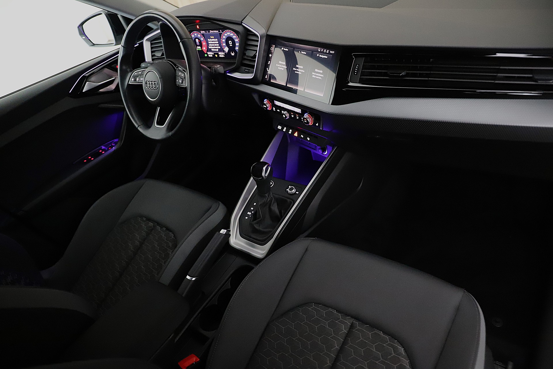AUDI A1 Sportback 30 TFSI S Line Attraction S-tronic-image-6
