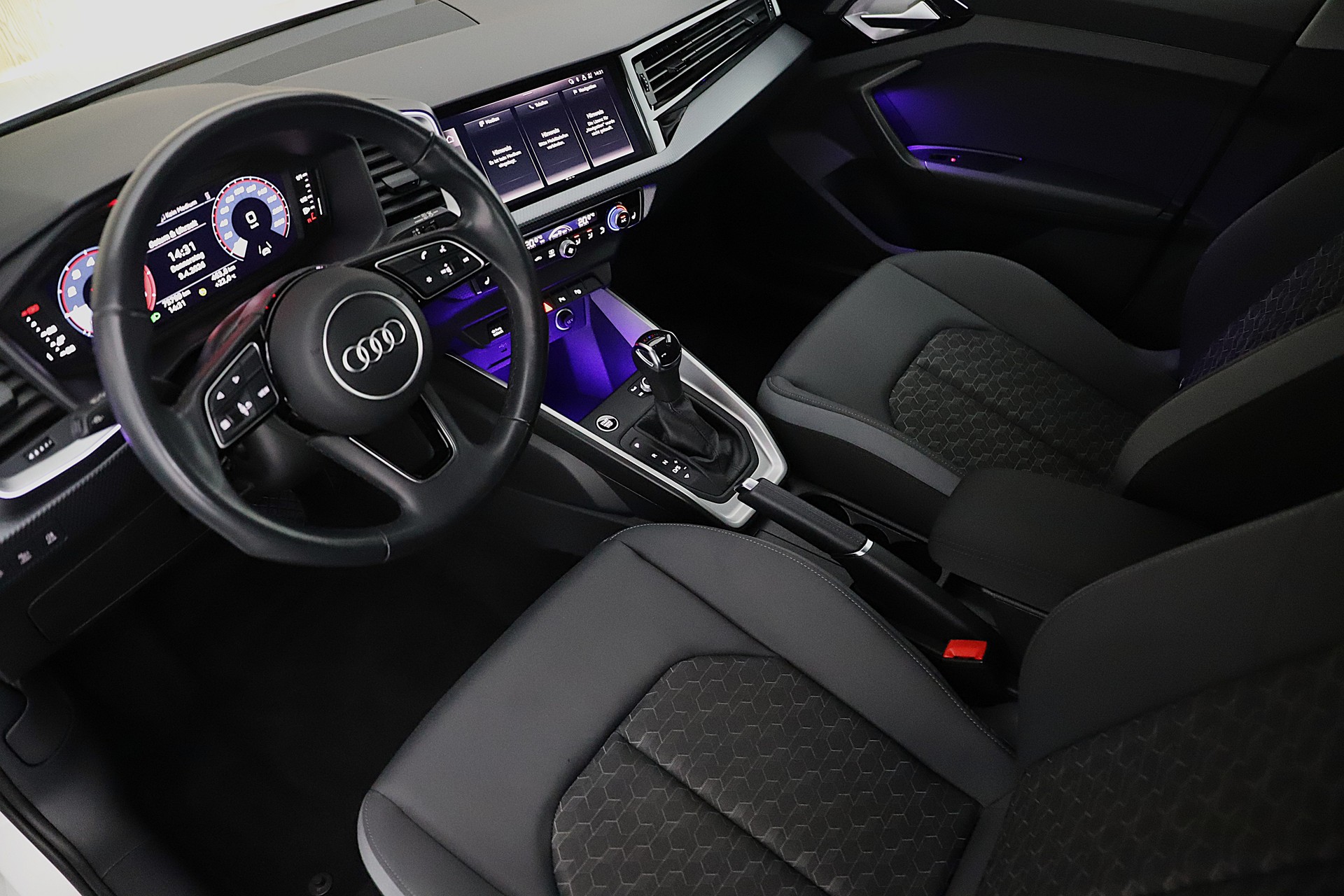AUDI A1 Sportback 30 TFSI S Line Attraction S-tronic-image-4