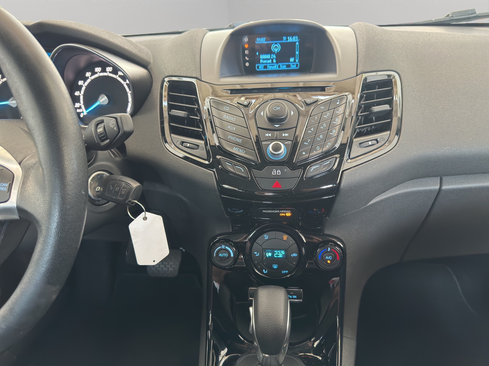 FORD Fiesta 1.6 Ti-VCT Trend PowerShift-image-8