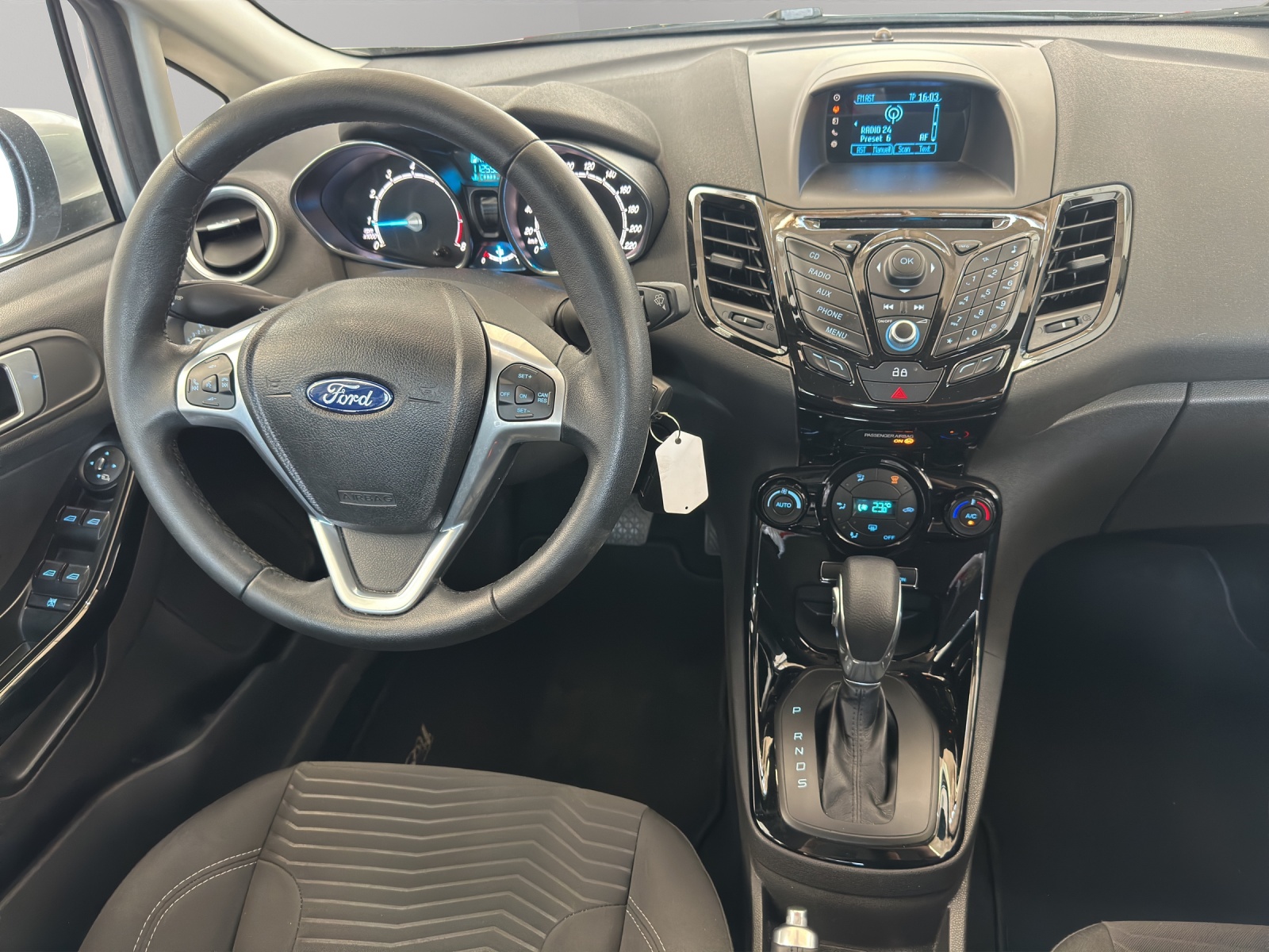 FORD Fiesta 1.6 Ti-VCT Trend PowerShift-image-14