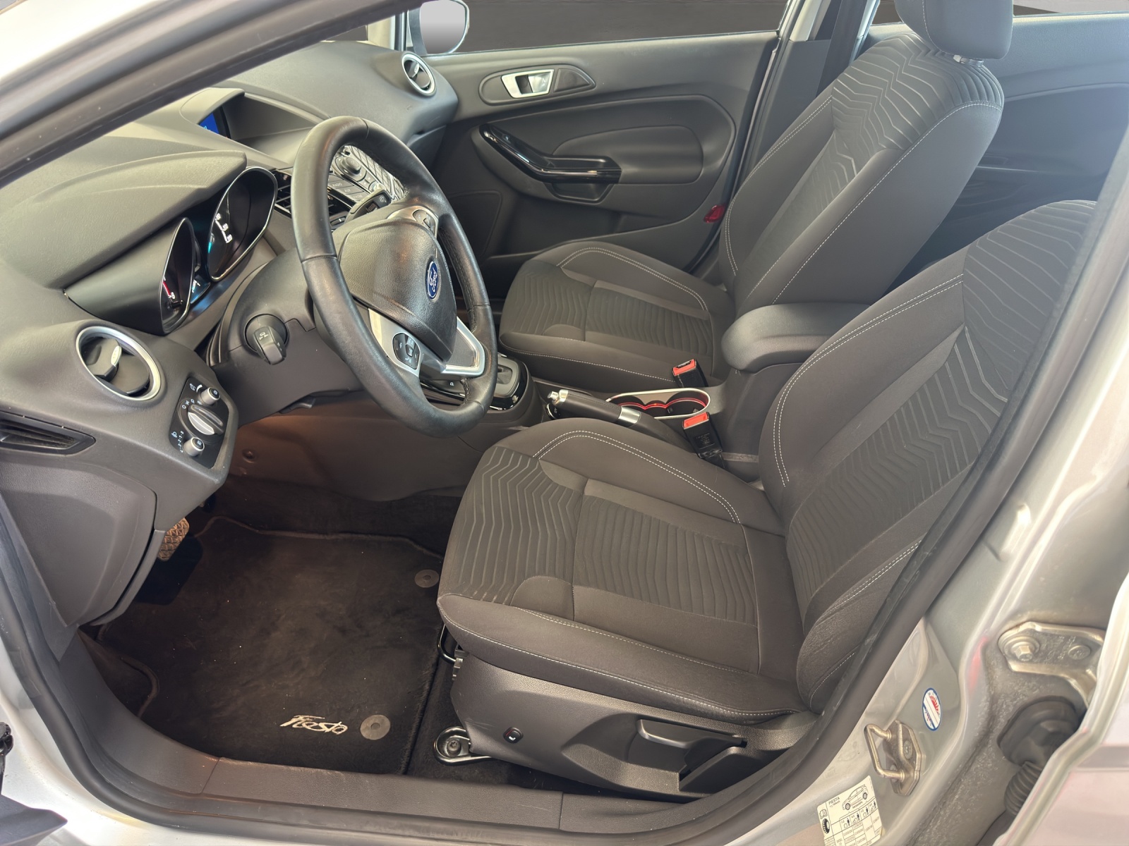 FORD Fiesta 1.6 Ti-VCT Trend PowerShift-image-13