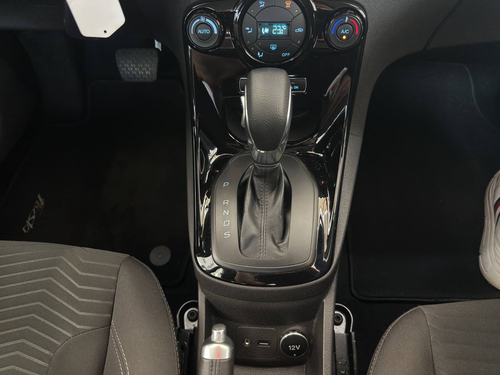 FORD Fiesta 1.6 Ti-VCT Trend PowerShift-image-15