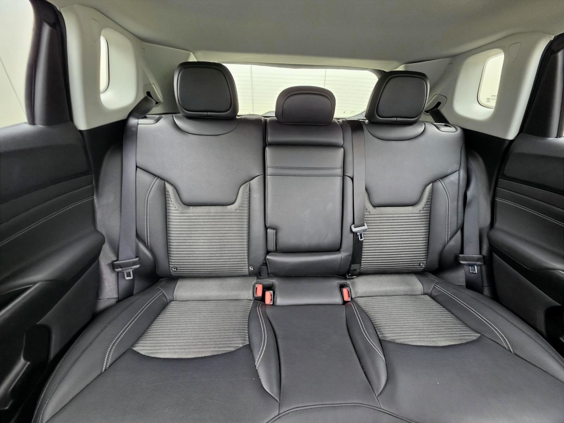 JEEP Jeep Compass 4xe Limited Plus AWD | 240 PS | 8-fach bereift | 360° Kamera-image-8