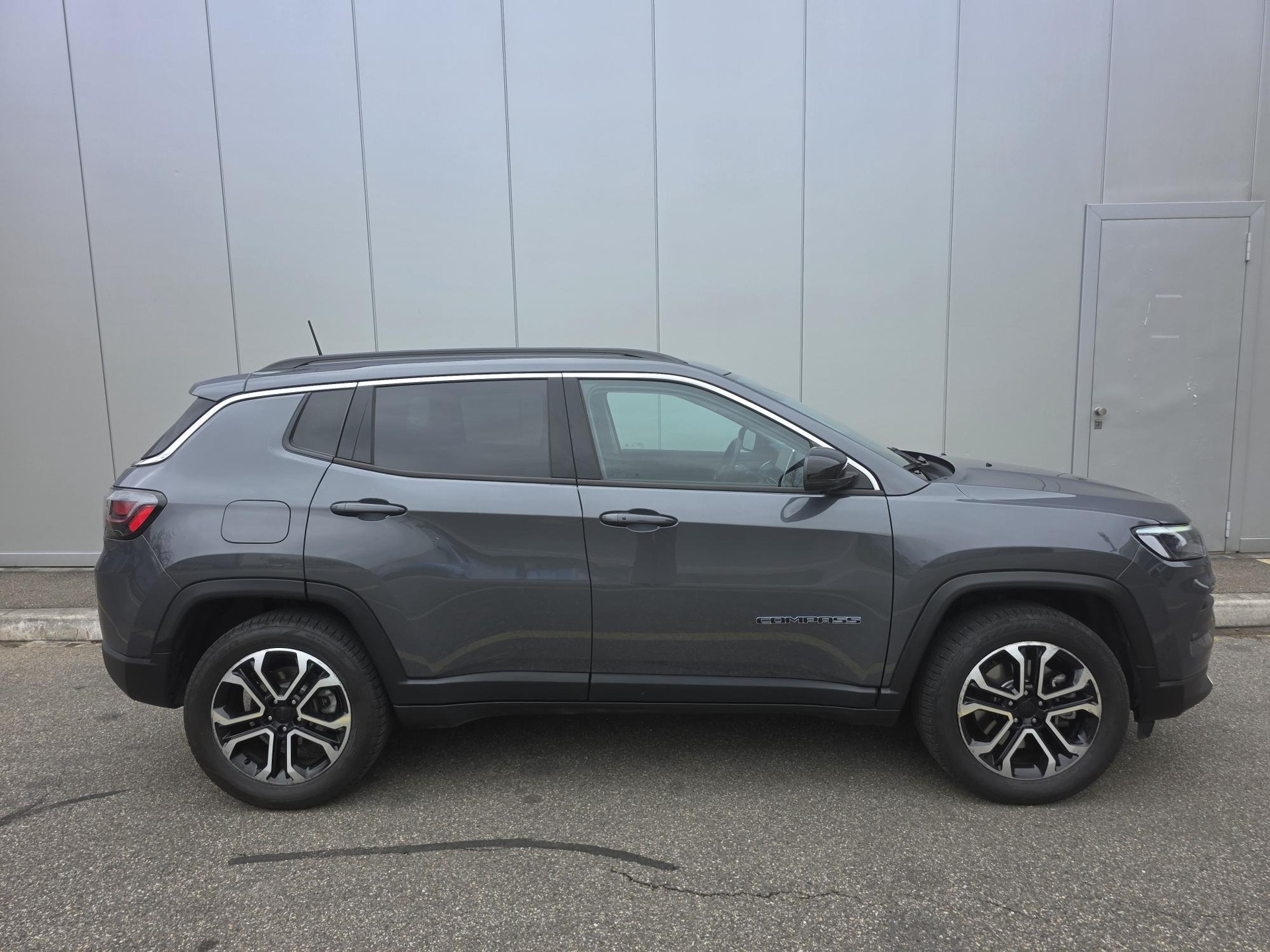 JEEP Jeep Compass 4xe Limited Plus AWD | 240 PS | 8-fach bereift | 360° Kamera-image-2