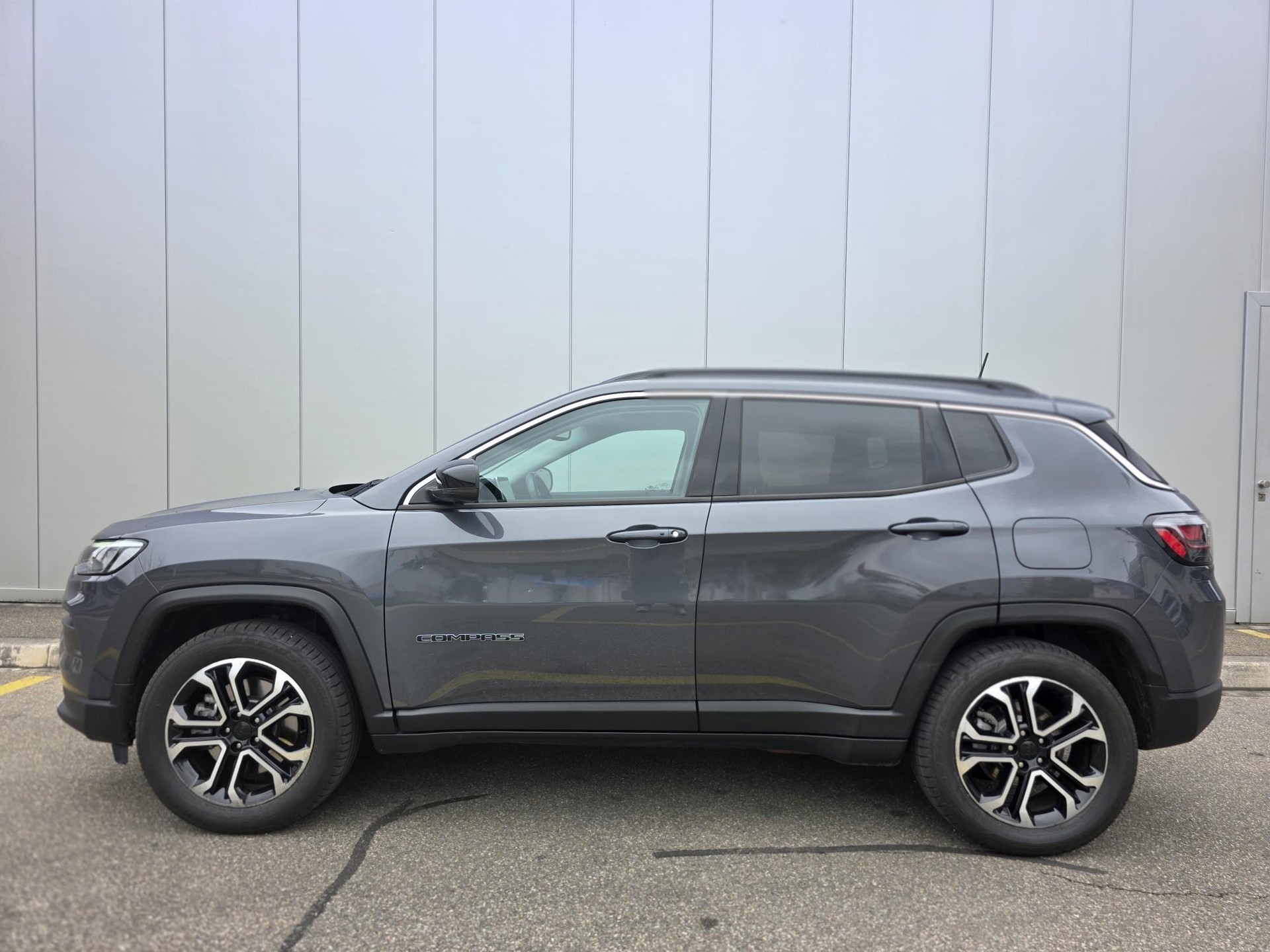 JEEP Jeep Compass 4xe Limited Plus AWD | 240 PS | 8-fach bereift | 360° Kamera-image-1
