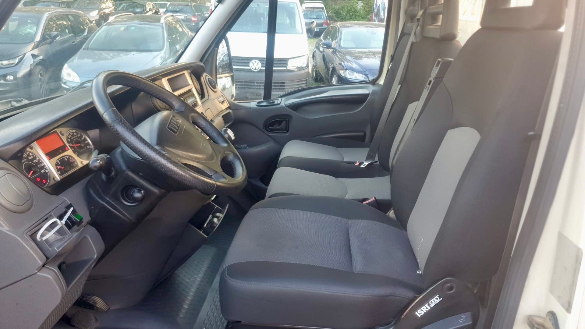 IVECO 35 C 15-image-9