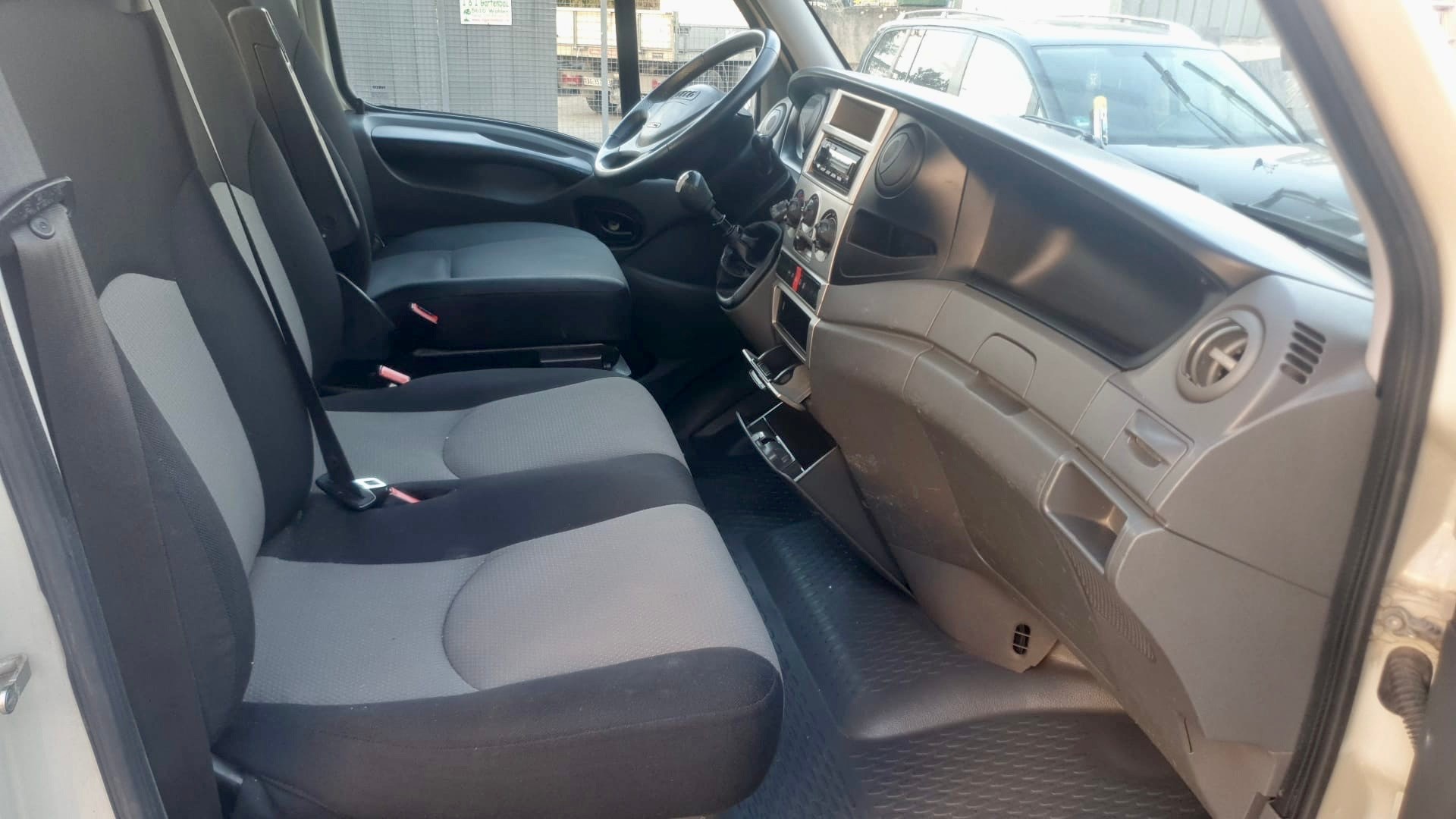 IVECO 35 C 15-image-8