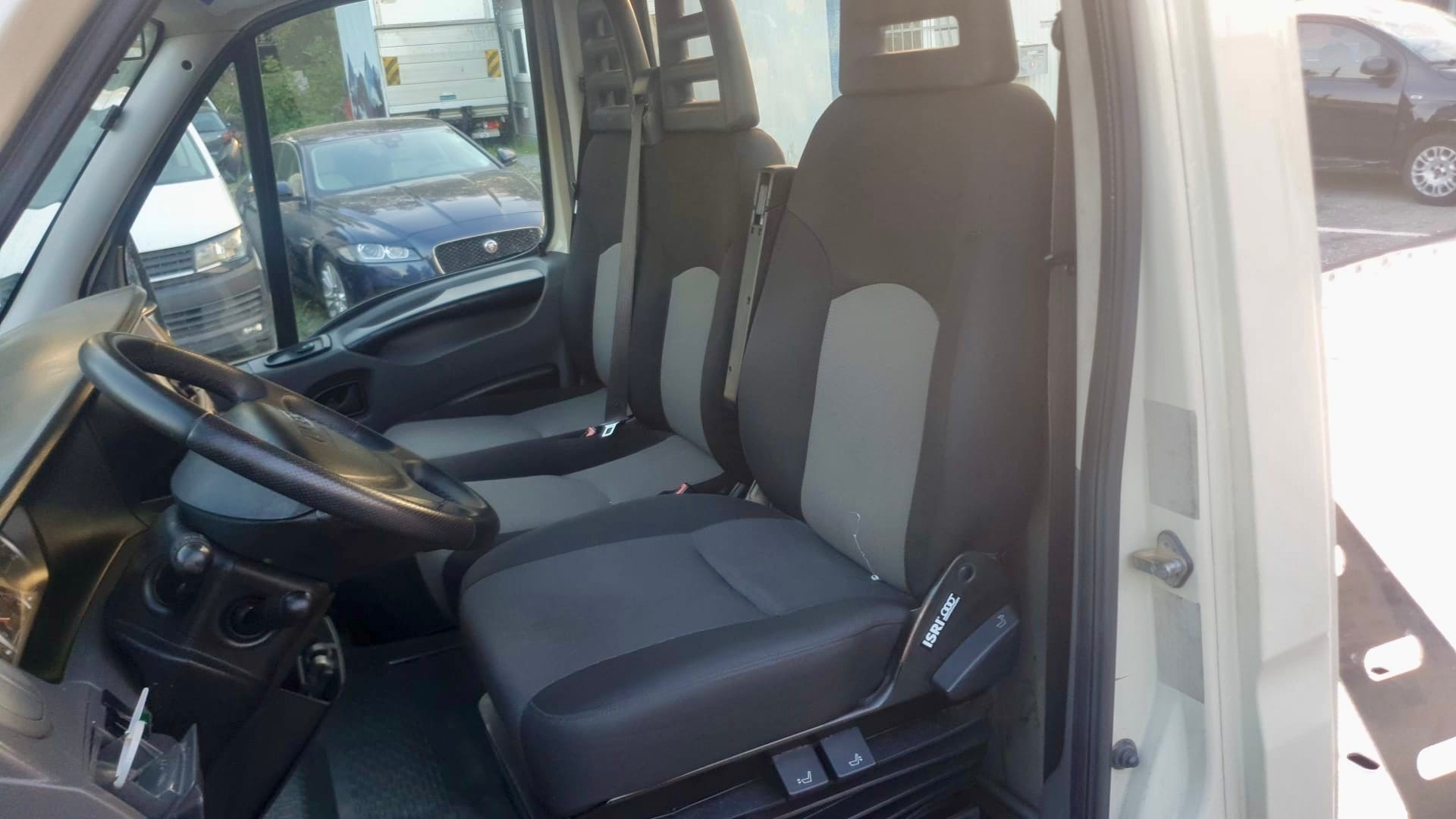 IVECO 35 C 15-image-10